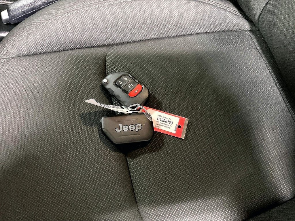 Used 2023 Jeep Wrangler Unlimited w/ Cold Weather Group AWD/4WD image 30