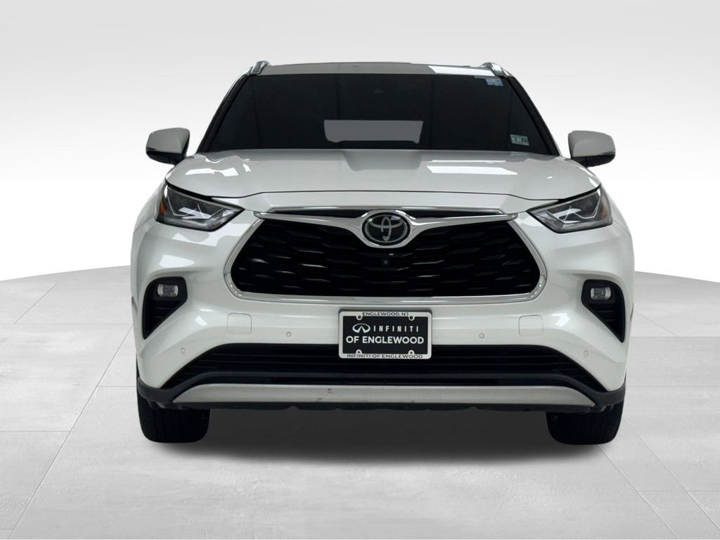 Used 2020 Toyota Highlander Platinum image 2