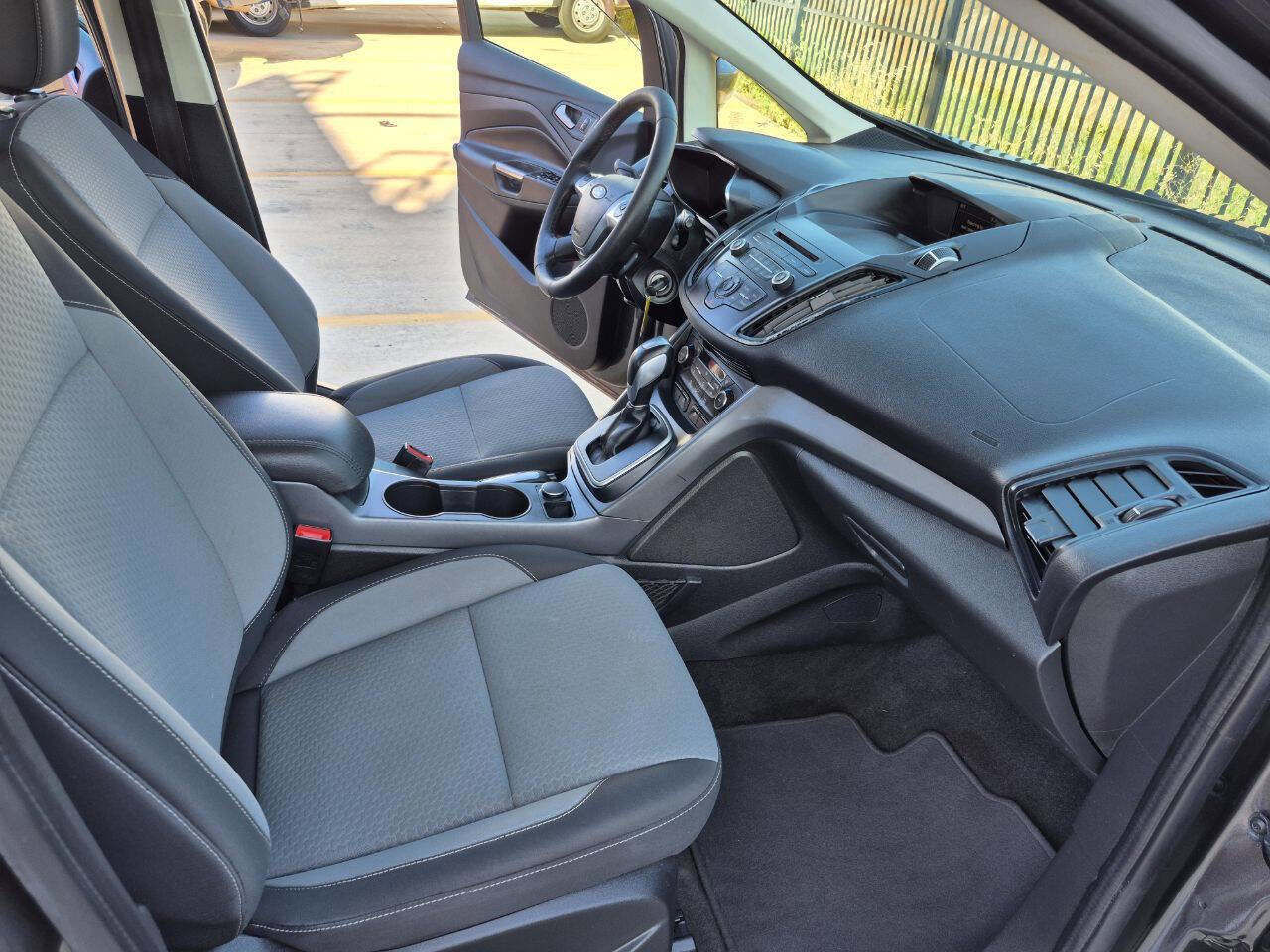 Used 2017 Ford C-MAX SE image 14