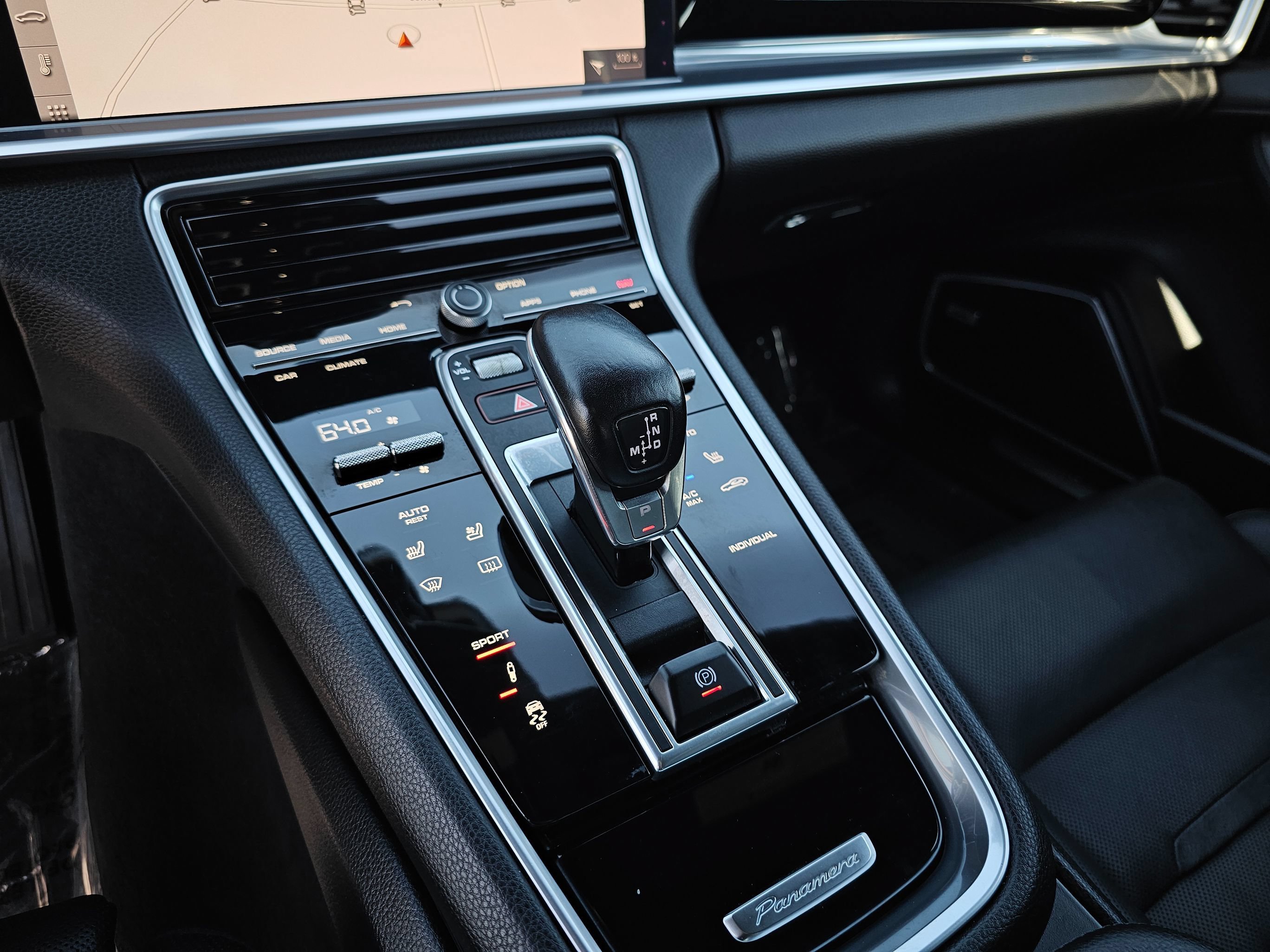 Used 2018 Porsche Panamera image 37