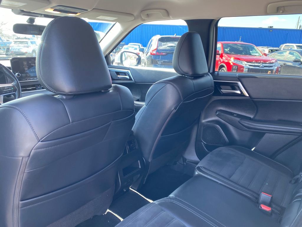 Used 2024 Mitsubishi Outlander SE AWD/4WD image 14