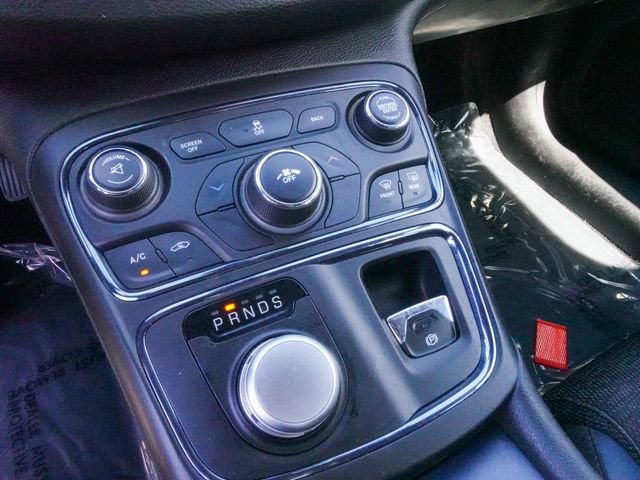 Used 2015 Chrysler 200 S FWD image 18
