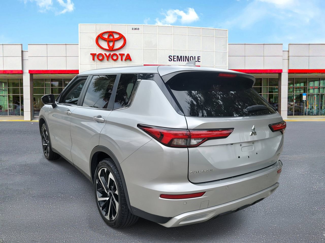 Used 2024 Mitsubishi Outlander SE image 4