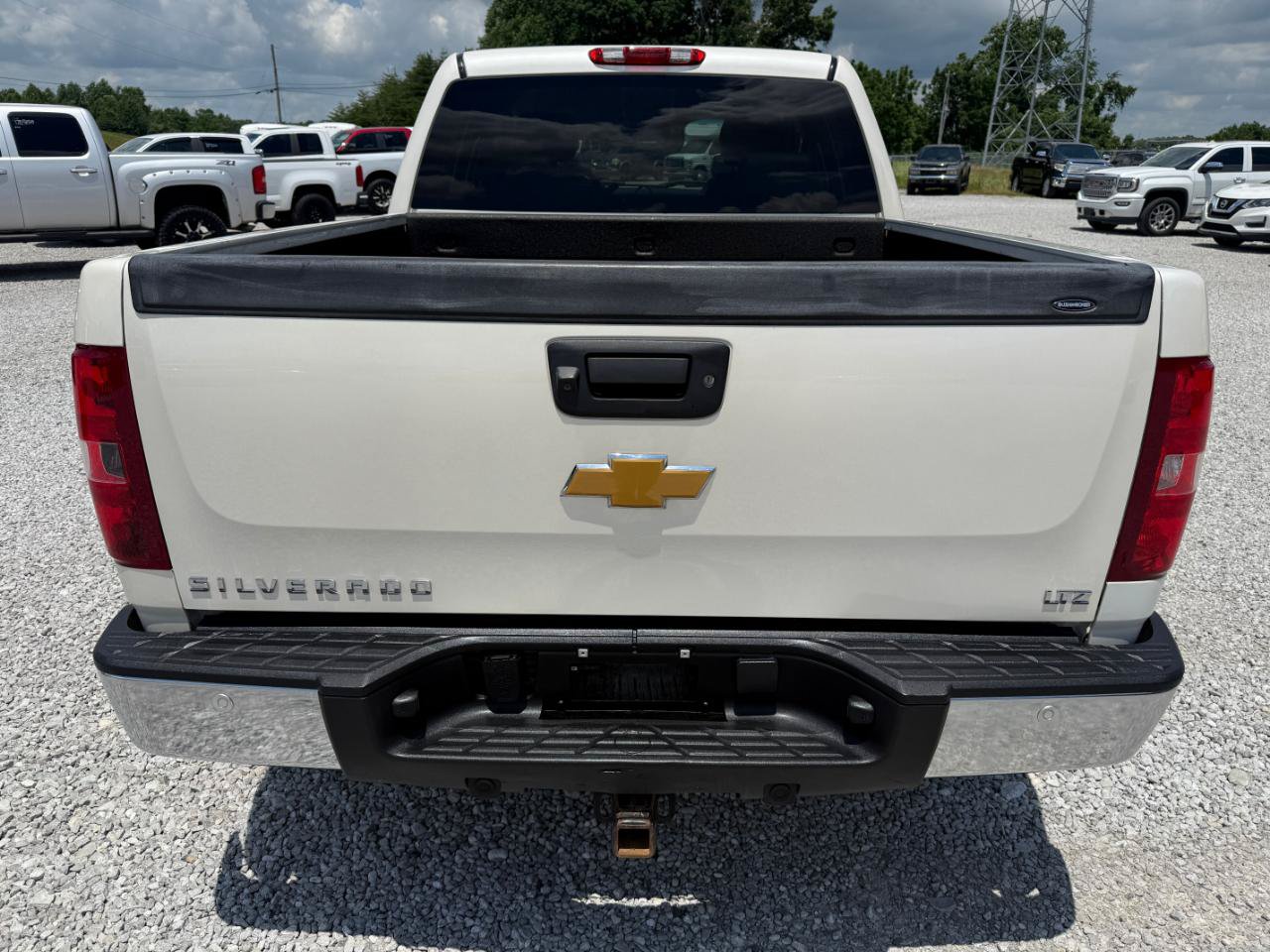 Used 2013 Chevrolet Silverado 1500 LTZ w/ LTZ White Diamond Edition AWD/4WD image 4
