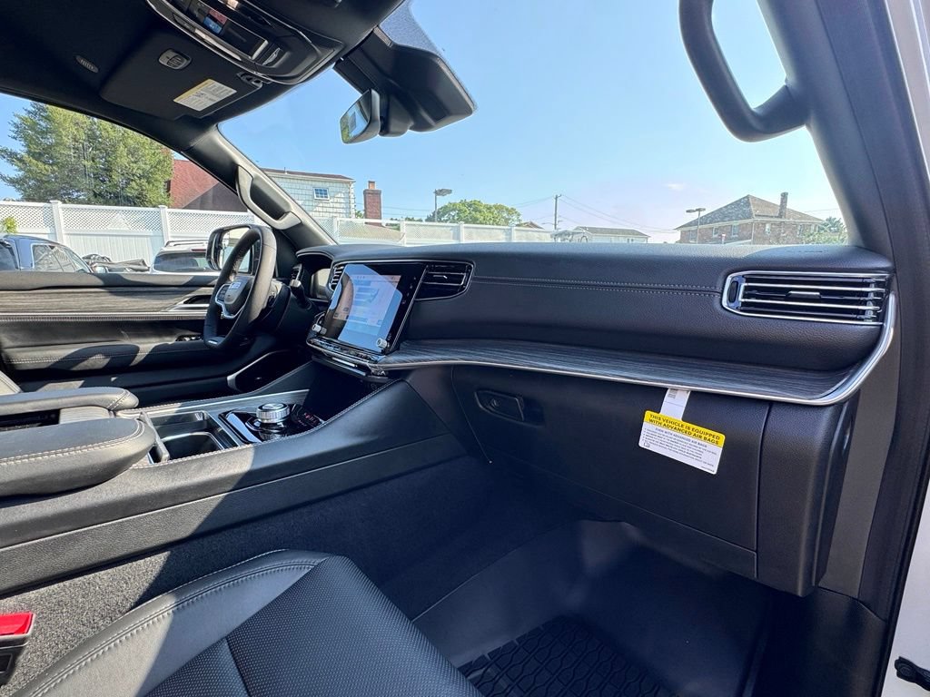 Used 2024 Jeep Wagoneer L Series II w/ Flexible Seating Group RWD image 18