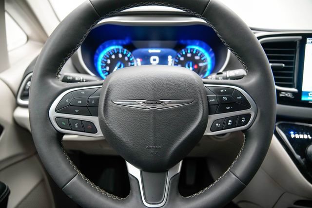Used 2024 Chrysler Pacifica Touring-L image 33