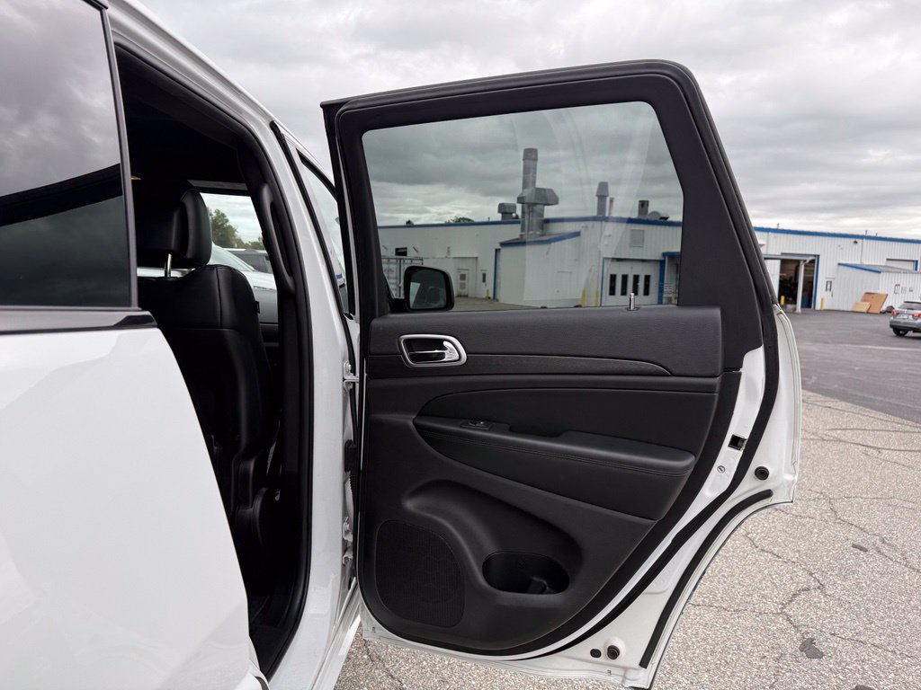 Used 2018 Jeep Grand Cherokee Altitude RWD image 9