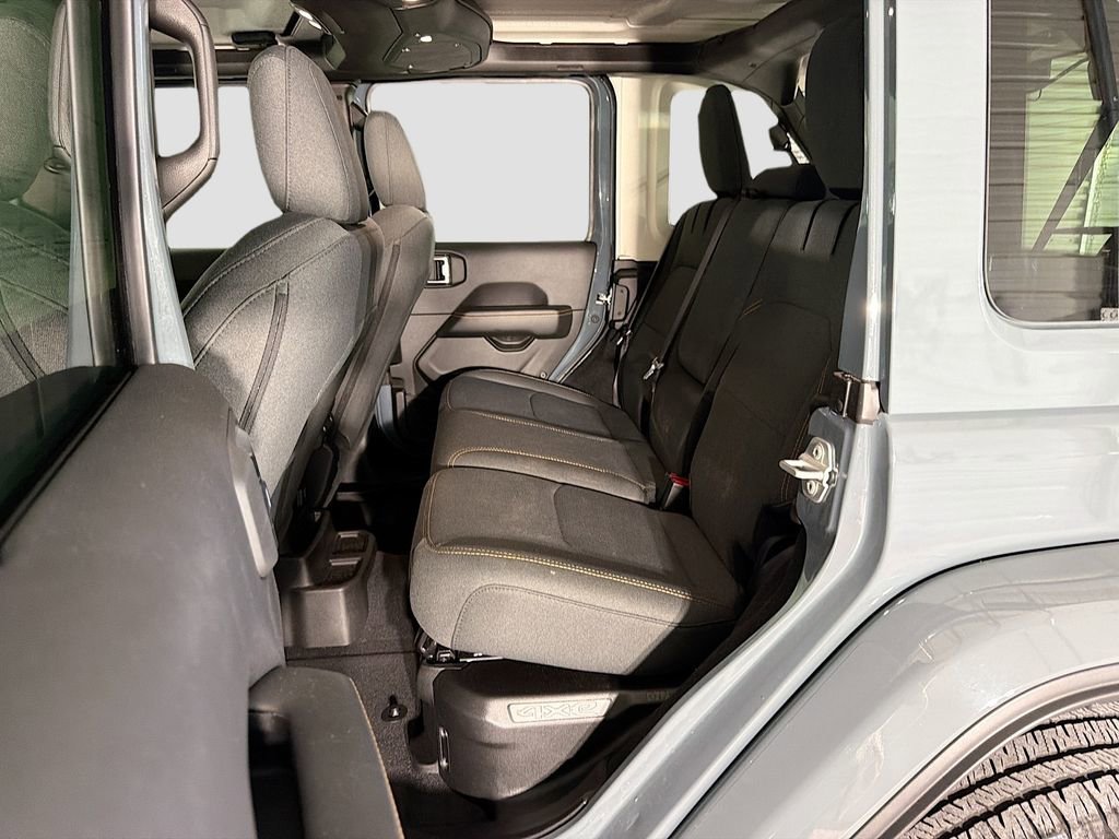 Used 2025 Jeep Wrangler Unlimited Sahara AWD/4WD image 27