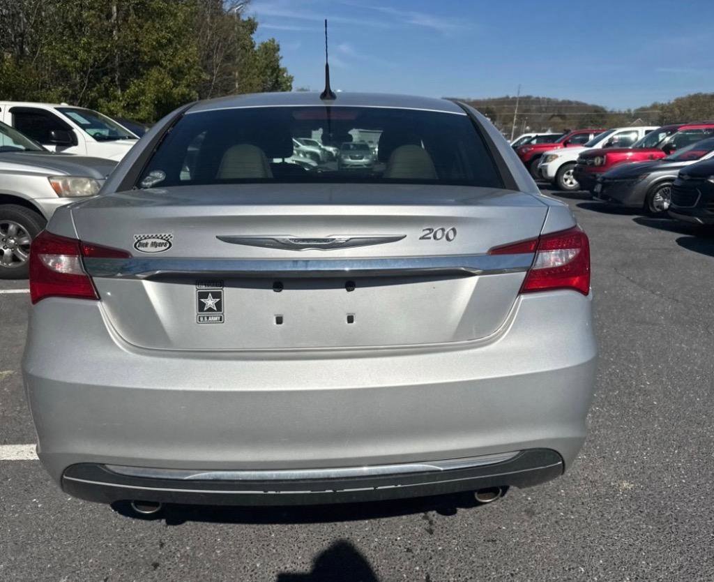 Used 2011 Chrysler 200 Touring FWD image 6