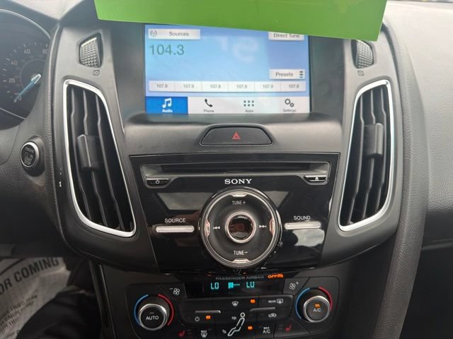 Used 2017 Ford Focus Titanium FWD image 28