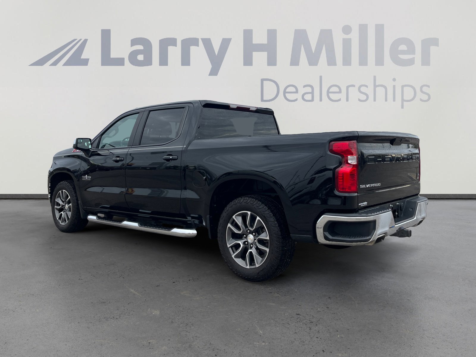Used 2019 Chevrolet Silverado 1500 LT w/ Texas Edition image 3