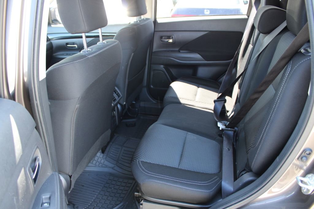 Used 2019 Mitsubishi Outlander ES FWD image 14