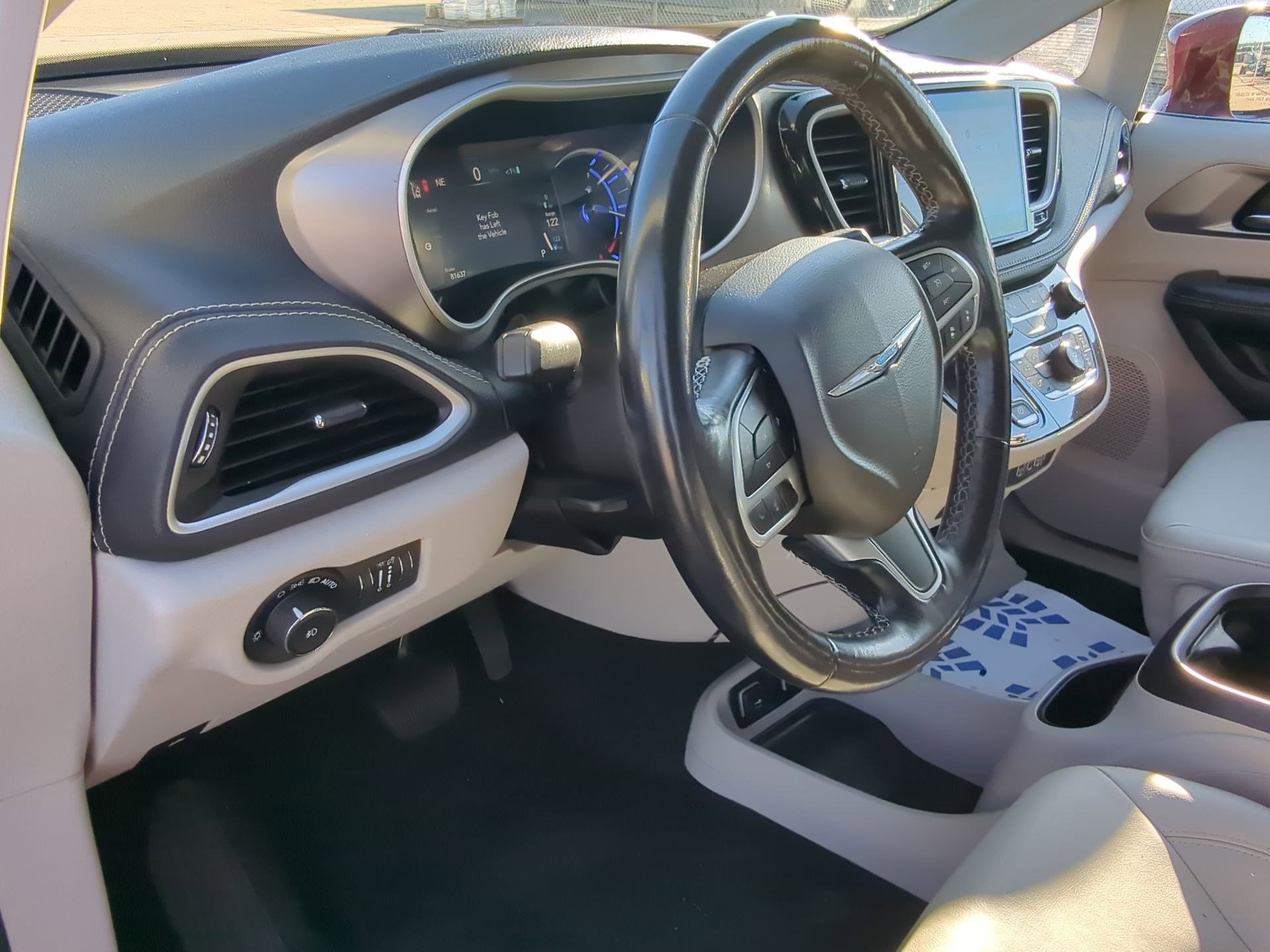 Used 2021 Chrysler Pacifica Touring-L image 12