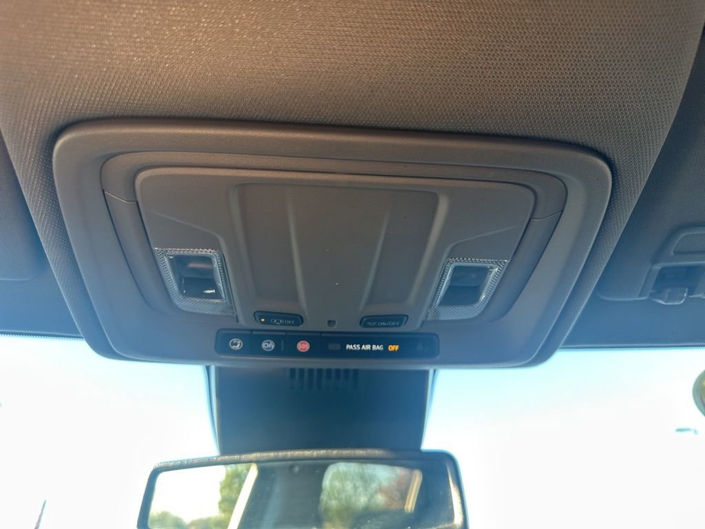 Used 2024 Chevrolet Silverado 2500 Custom w/ Custom Value Package image 9