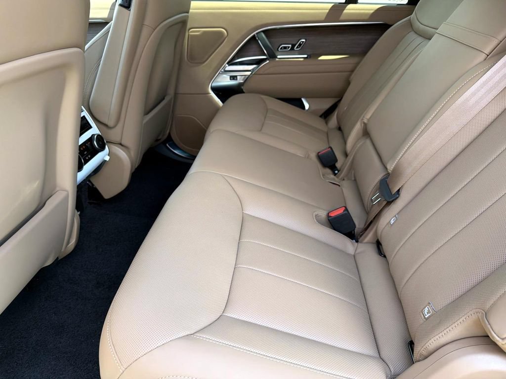 New 2026 Land Rover Range Rover Long Wheelbase SE AWD/4WD image 13