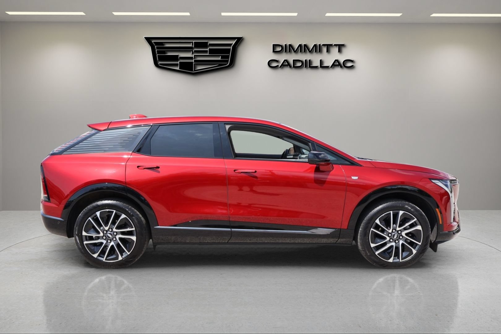 Certified 2025 Cadillac Optiq Sport 2 w/ LPO, Floor Liner Package AWD/4WD image 4