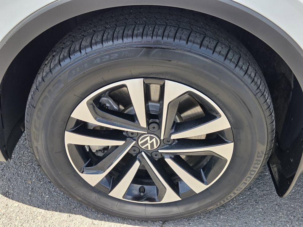 Used 2024 Volkswagen Tiguan S image 17