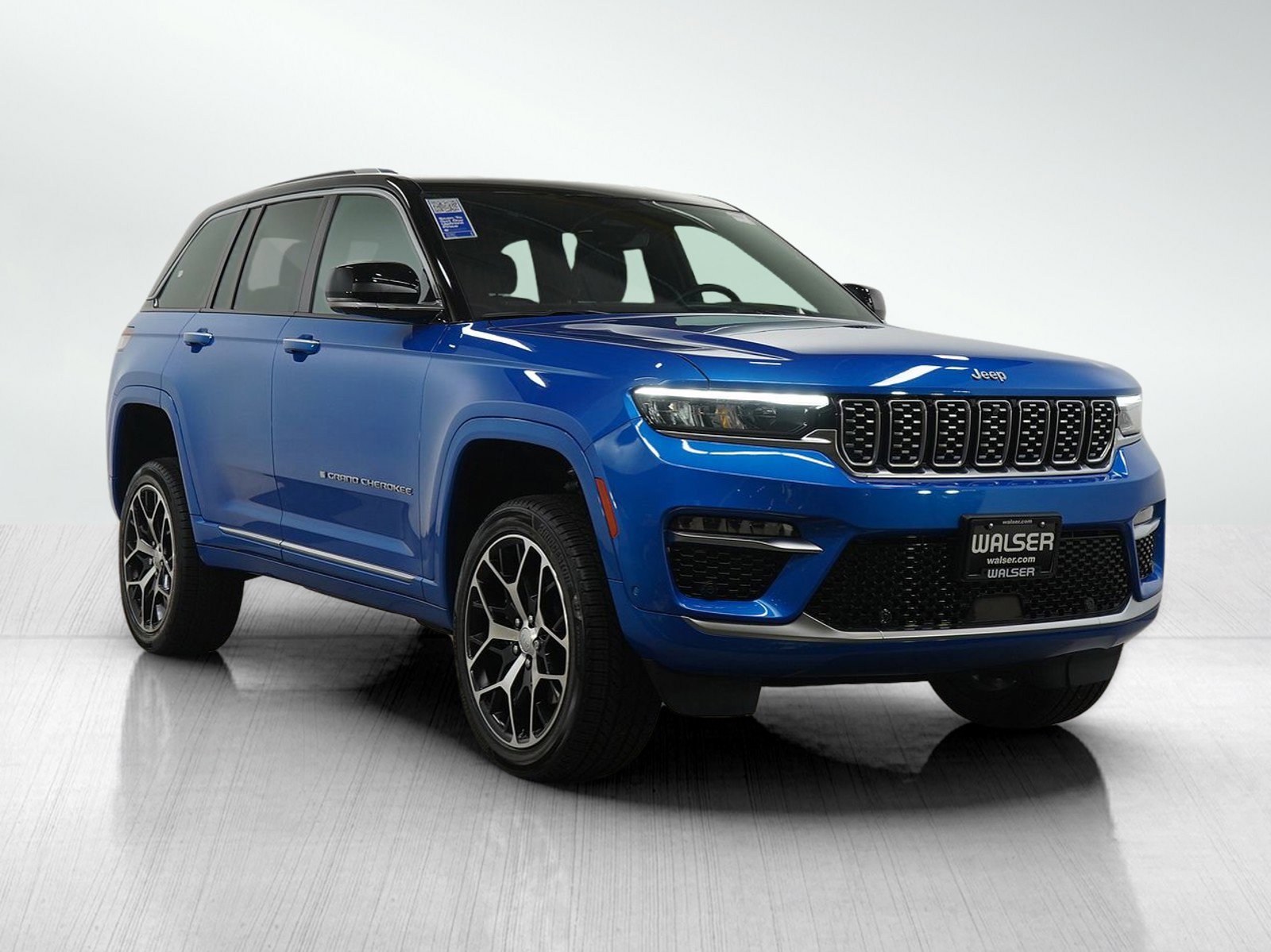 Used 2023 Jeep Grand Cherokee Summit image 7