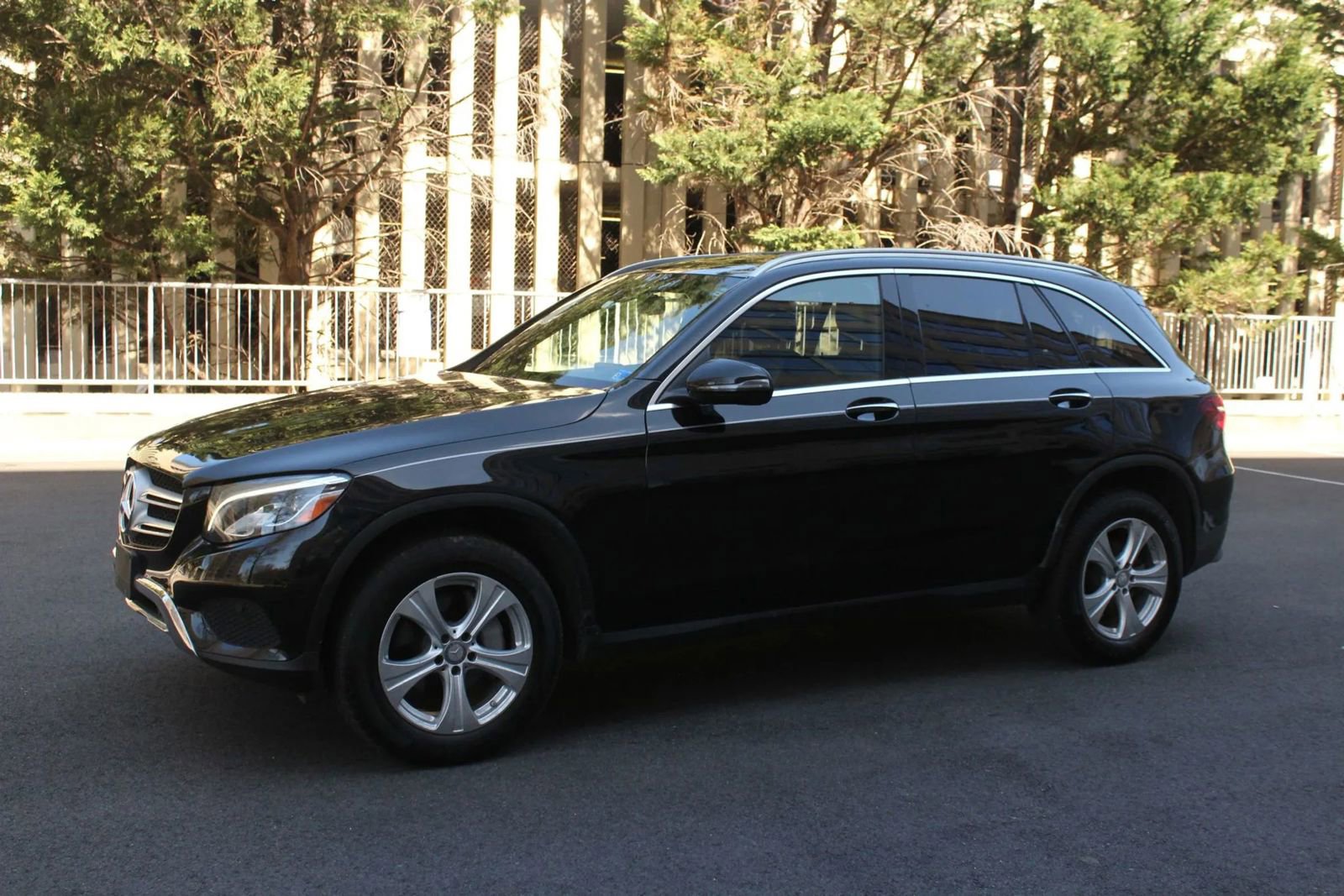 Used 2017 Mercedes-Benz GLC 300 4MATIC w/ Premium 1 Package image 12