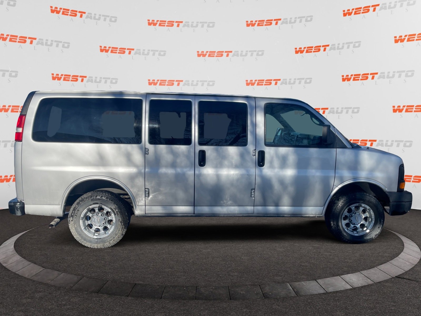 Used 2011 Chevrolet Express 2500 LS image 6