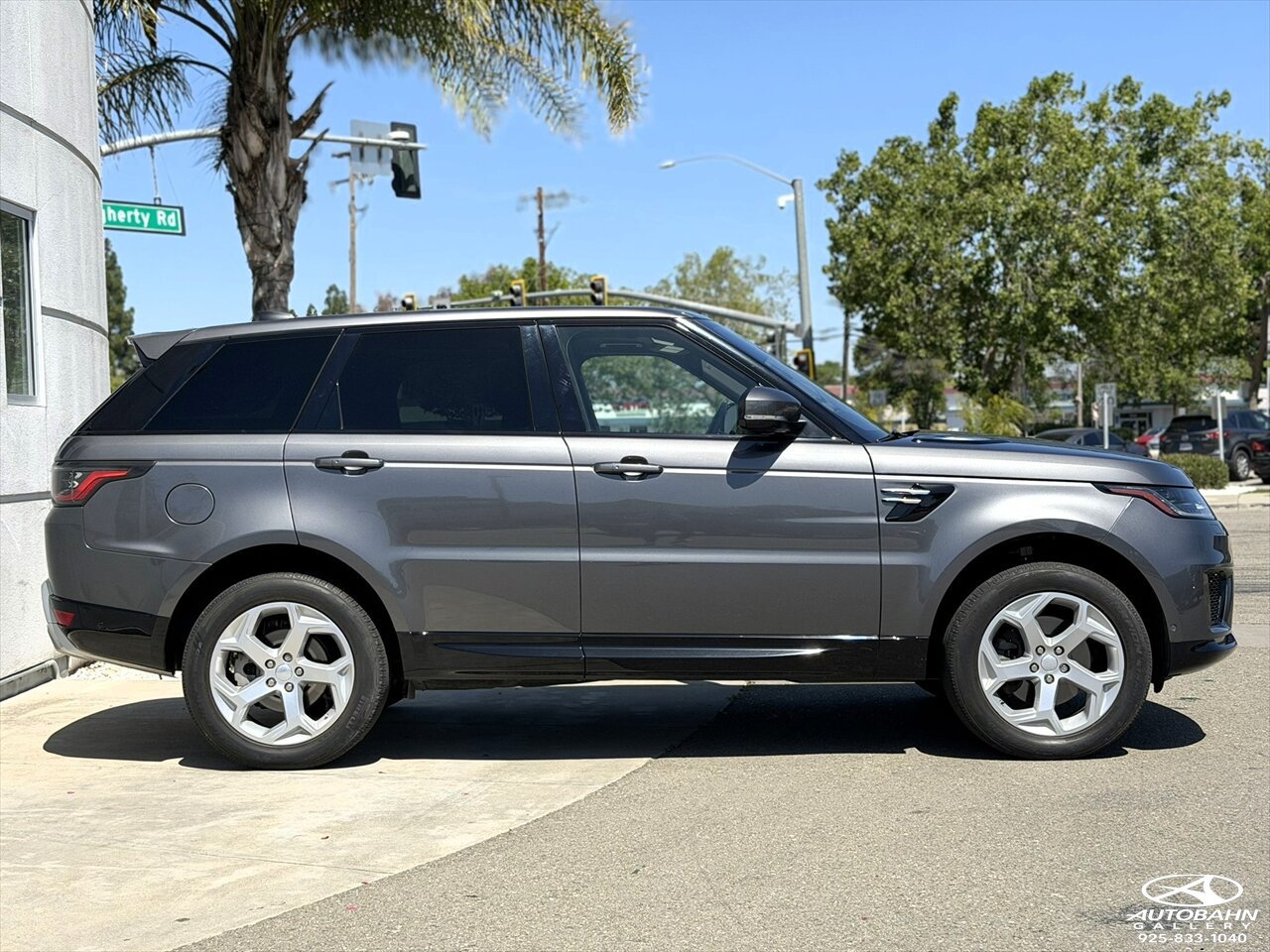Used 2018 Land Rover Range Rover Sport HSE AWD/4WD image 5