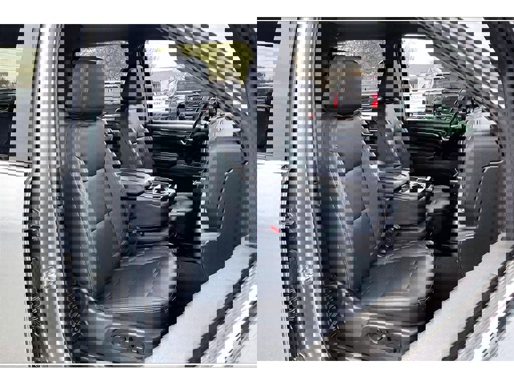 Used 2025 Chevrolet Silverado 3500 LTZ image 8