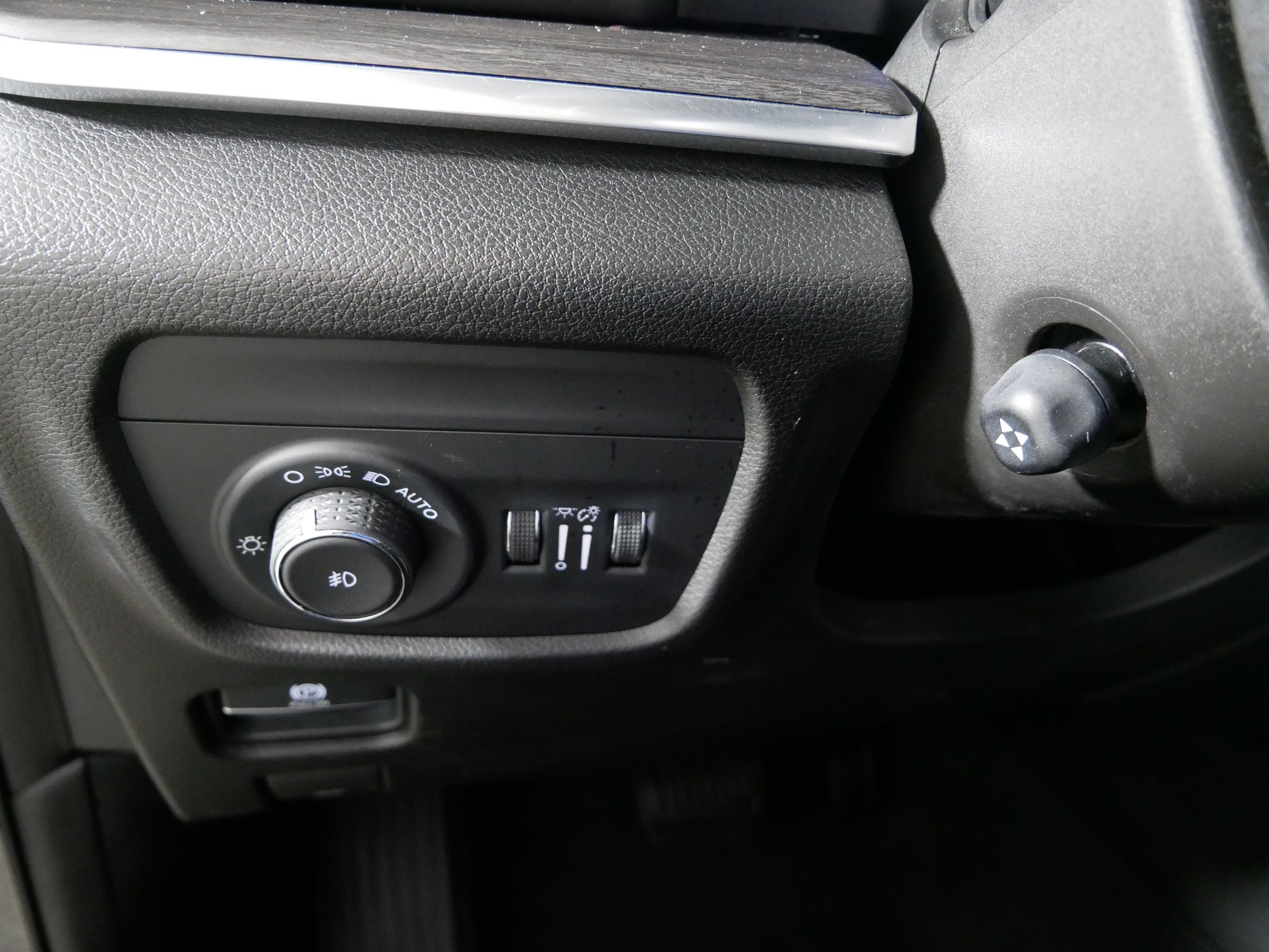 Used 2021 Jeep Grand Cherokee L Overland w/ Advanced Protech Group III AWD/4WD image 26