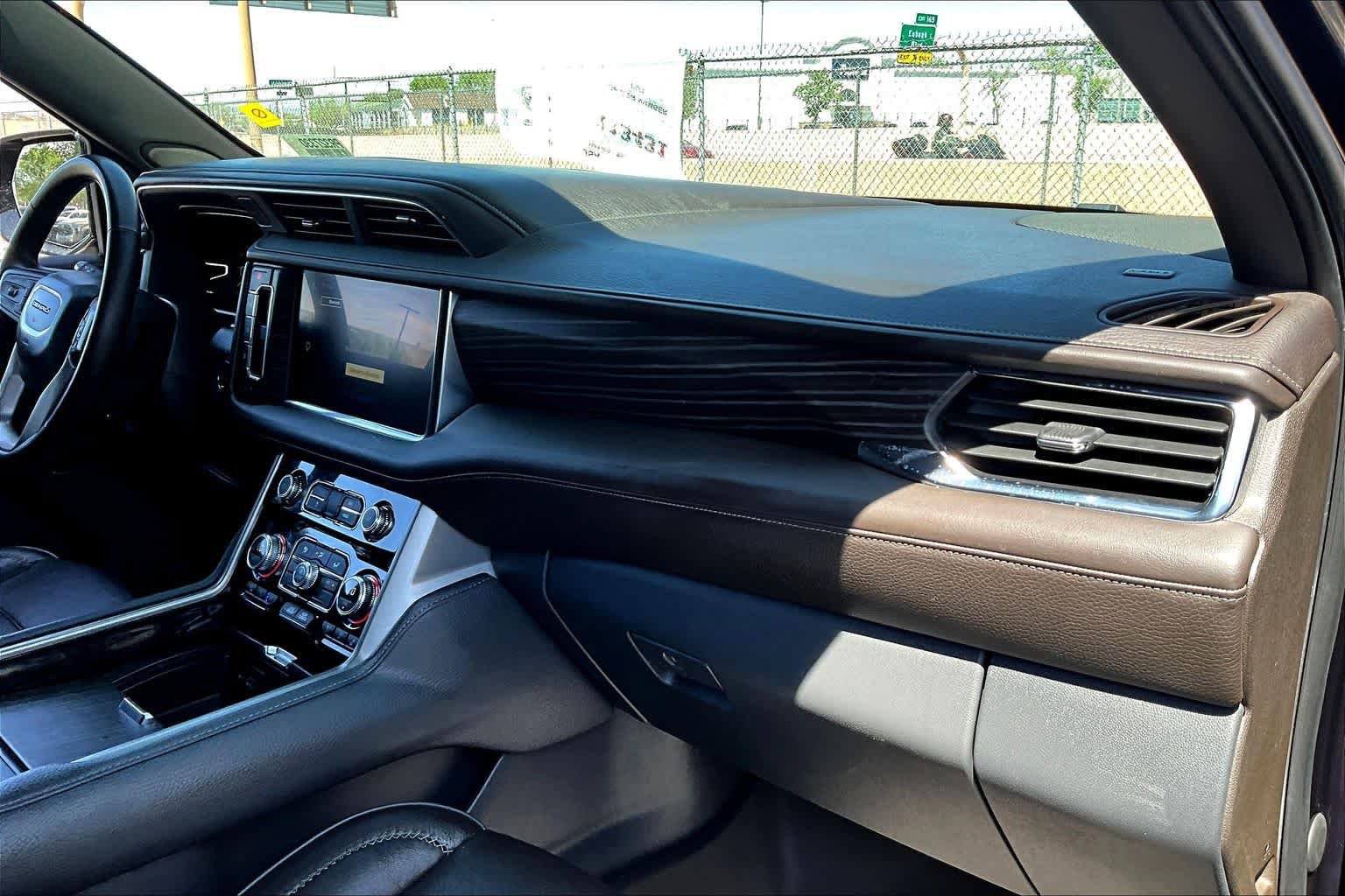 Used 2023 GMC Yukon Denali image 16