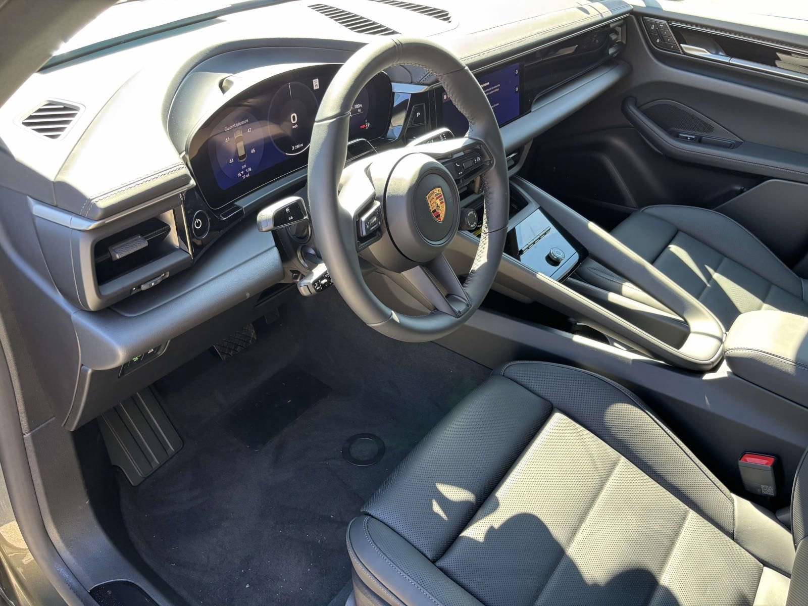 New 2026 Porsche Macan 4 Electric image 26