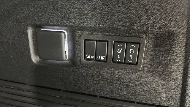 Used 2024 GMC Yukon Denali AWD/4WD image 32