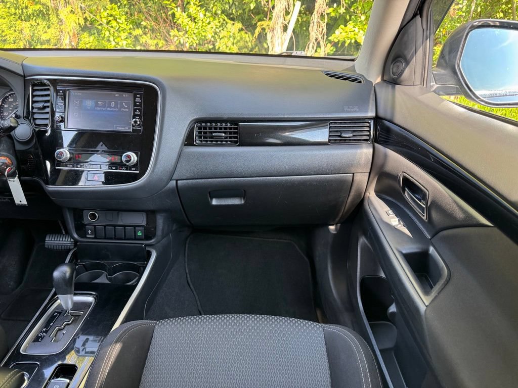 Used 2020 Mitsubishi Outlander ES AWD/4WD image 27