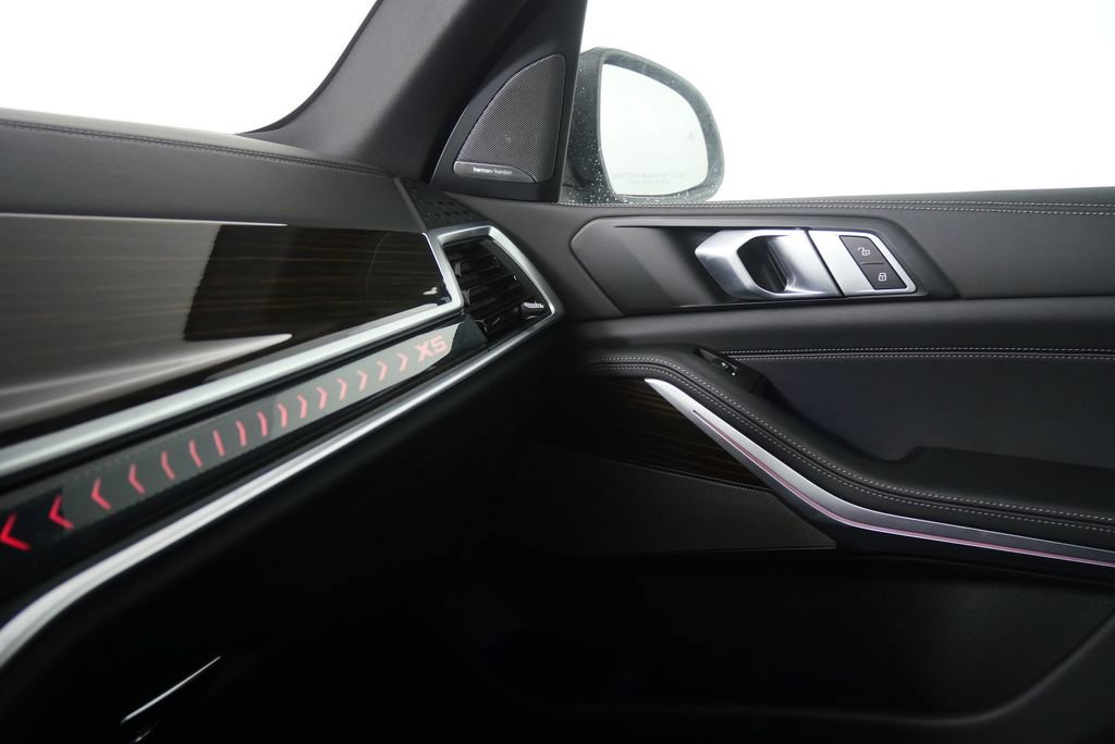 Certified 2025 BMW X5 xDrive40i w/ Premium Package image 31