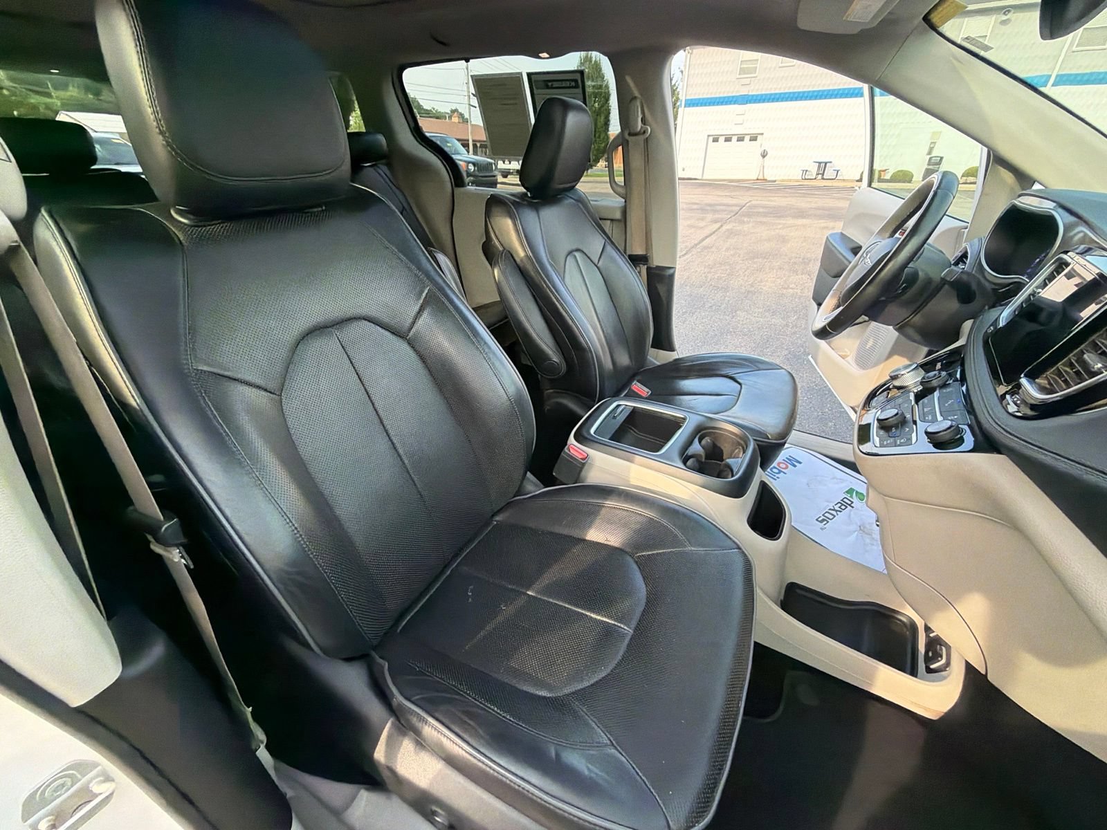 Used 2018 Chrysler Pacifica Limited FWD image 26