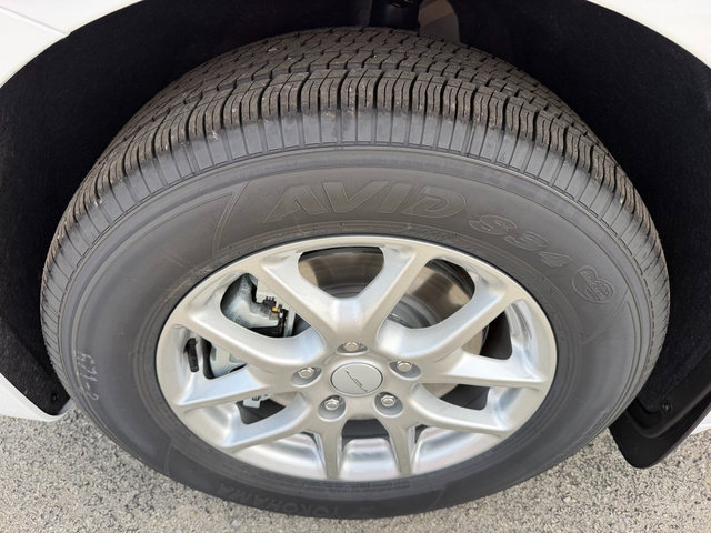 New 2027 Chrysler Pacifica Select FWD image 11