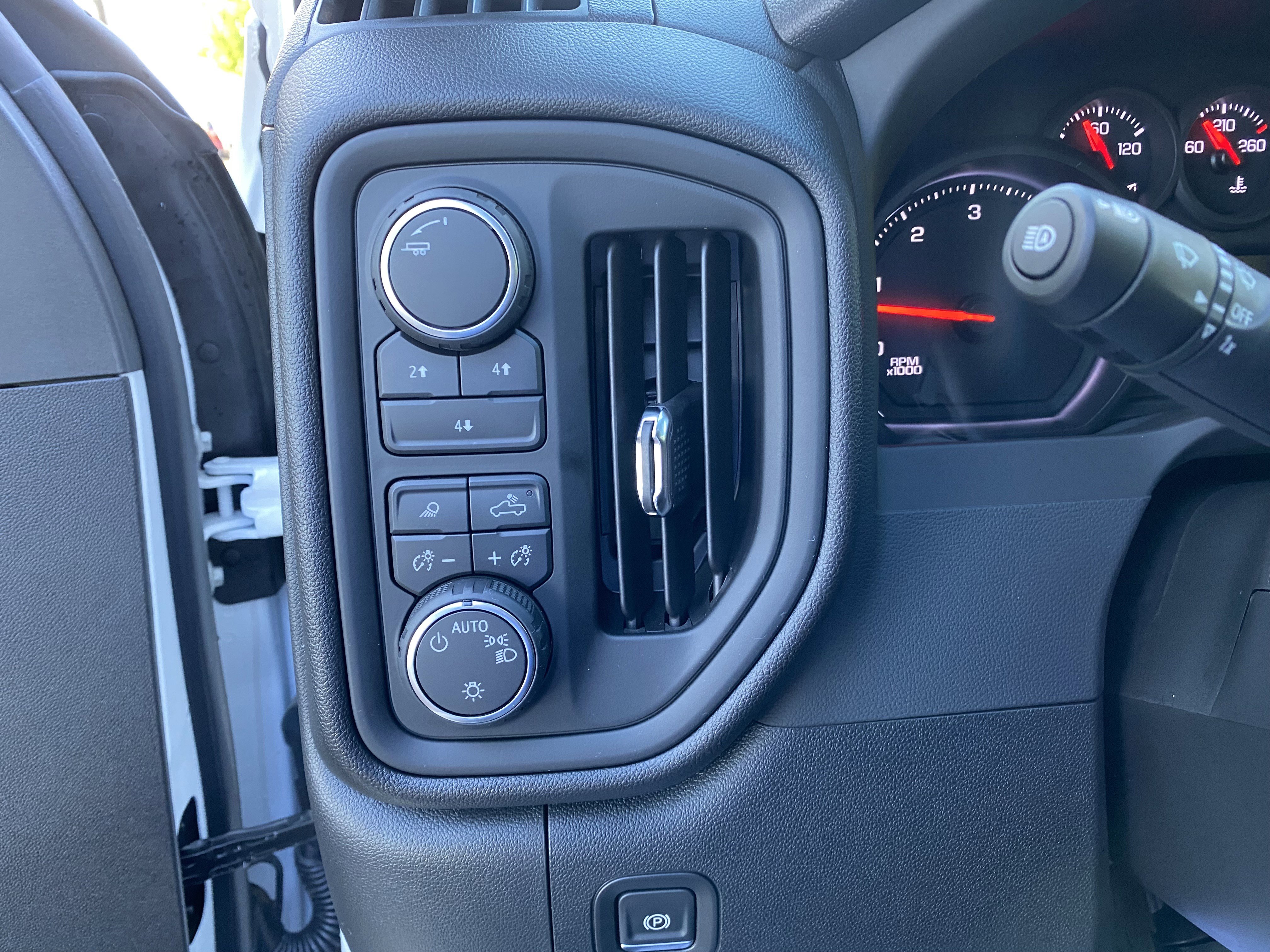 Used 2026 Chevrolet Silverado 2500 Custom w/ Custom Value Package image 18