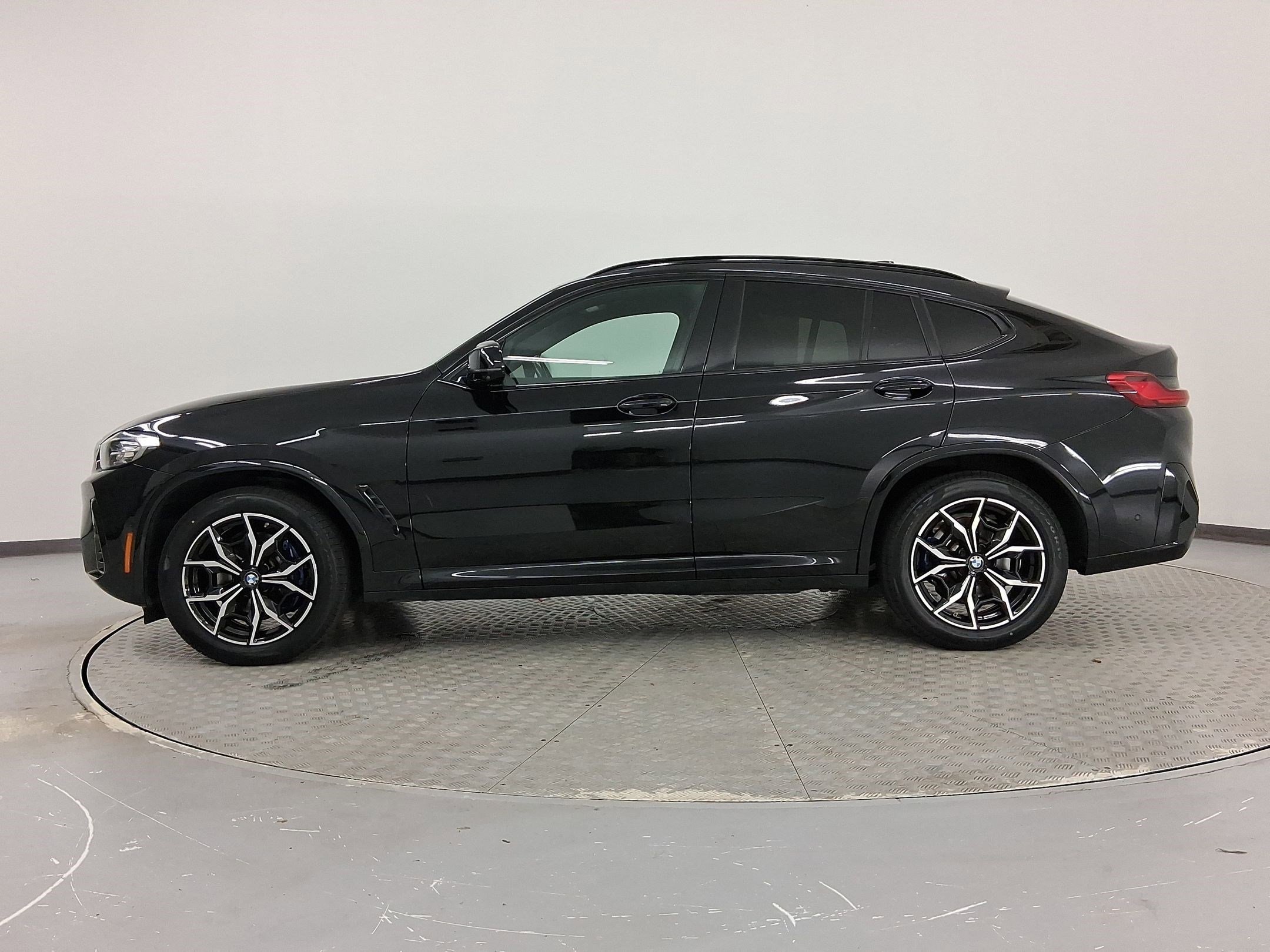 Certified 2023 BMW X4 M40i image 2