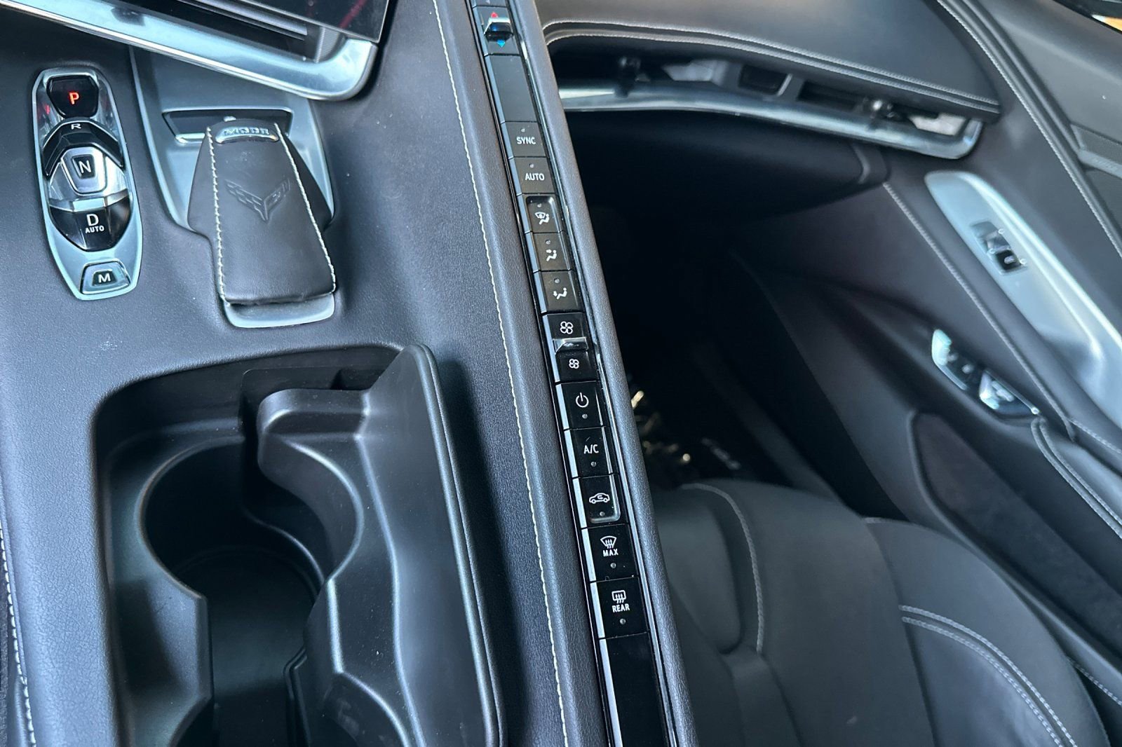 Used 2020 Chevrolet Corvette Stingray Coupe w/ Engine Appearance Package image 21