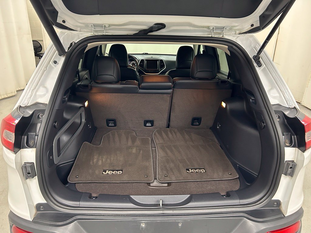 Used 2018 Jeep Cherokee Limited AWD/4WD image 11