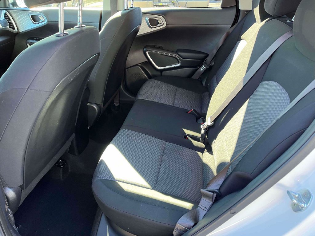 Used 2023 Kia Soul LX w/ LX Technology Package FWD image 6