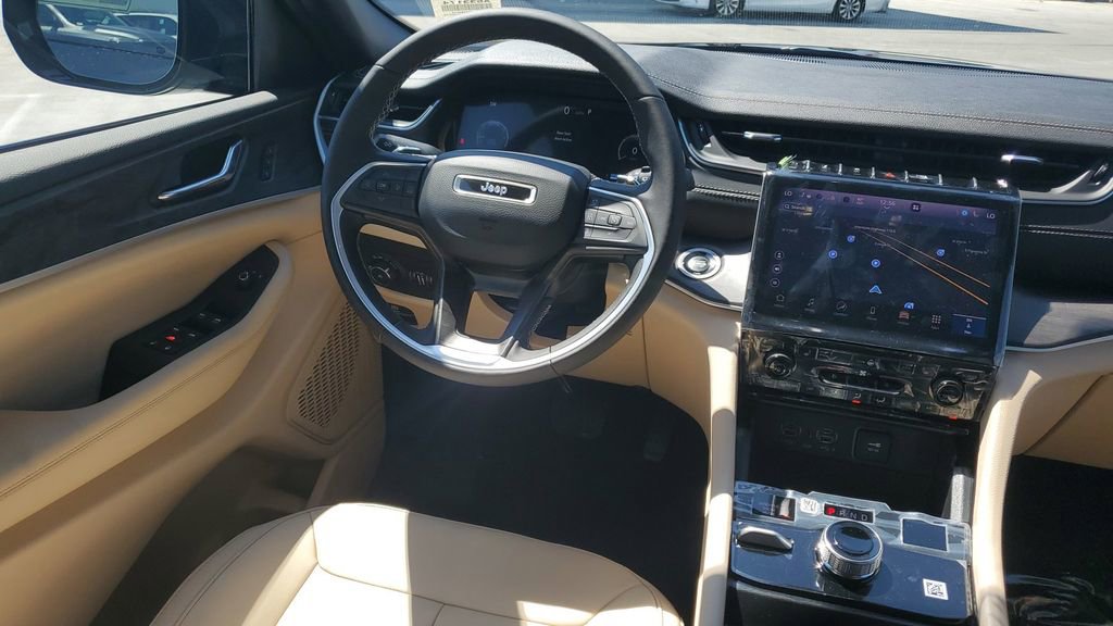 New 2025 Jeep Grand Cherokee L Limited w/ Black Appearance Package image 13