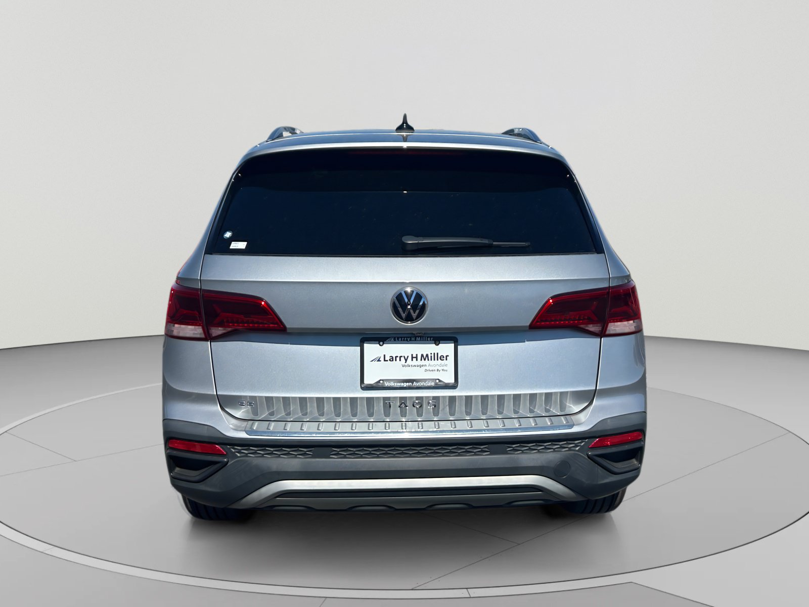 Used 2022 Volkswagen Taos SE FWD image 4