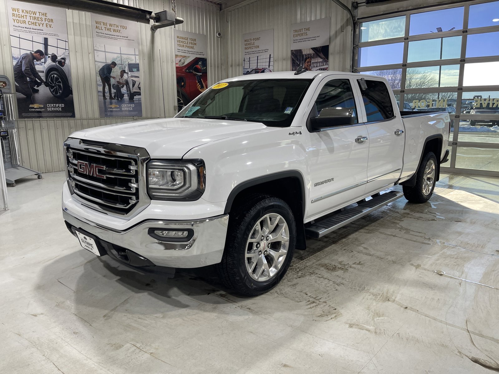 Used 2017 GMC Sierra 1500 SLT w/ SLT Premium Package image 4
