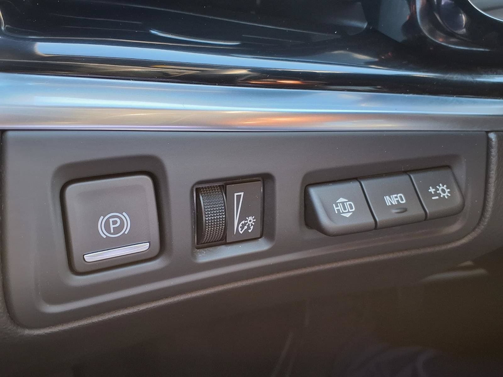 Used 2025 Cadillac XT6 Premium Luxury w/ Technology Package FWD image 18