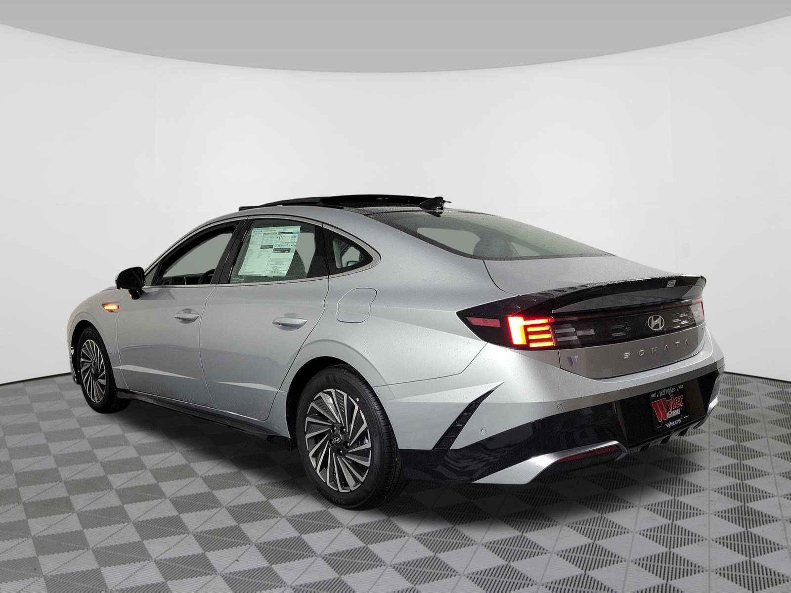 New 2025 Hyundai Sonata Limited image 38
