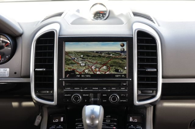 Used 2014 Porsche Cayenne Diesel AWD/4WD image 38