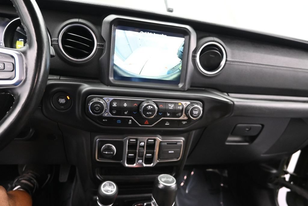 Used 2023 Jeep Wrangler Unlimited Sahara w/ Cold Weather Group AWD/4WD image 15