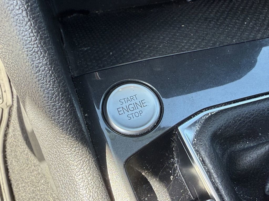 Used 2022 Volkswagen Tiguan S image 17