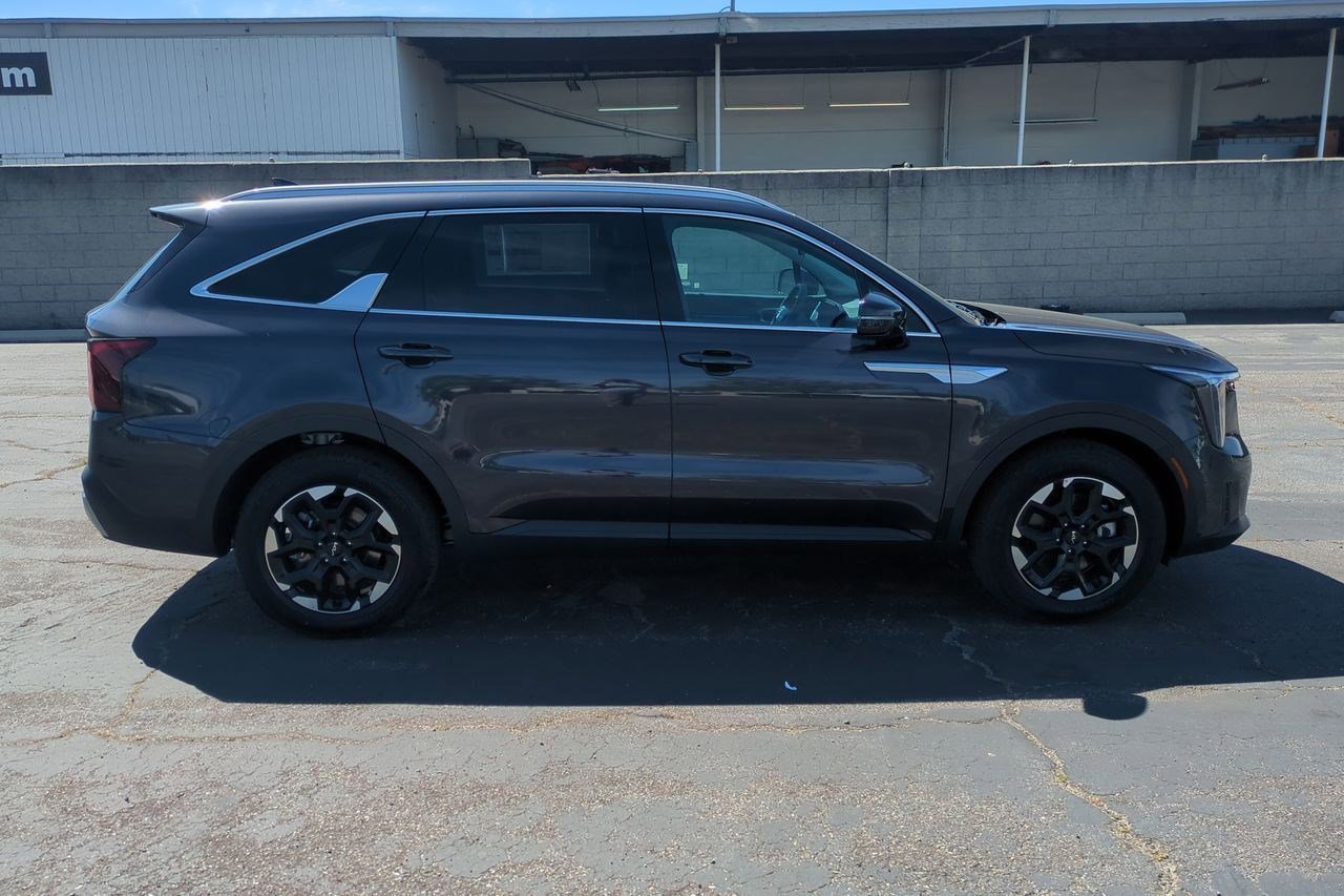 New 2026 Kia Sorento S FWD image 4