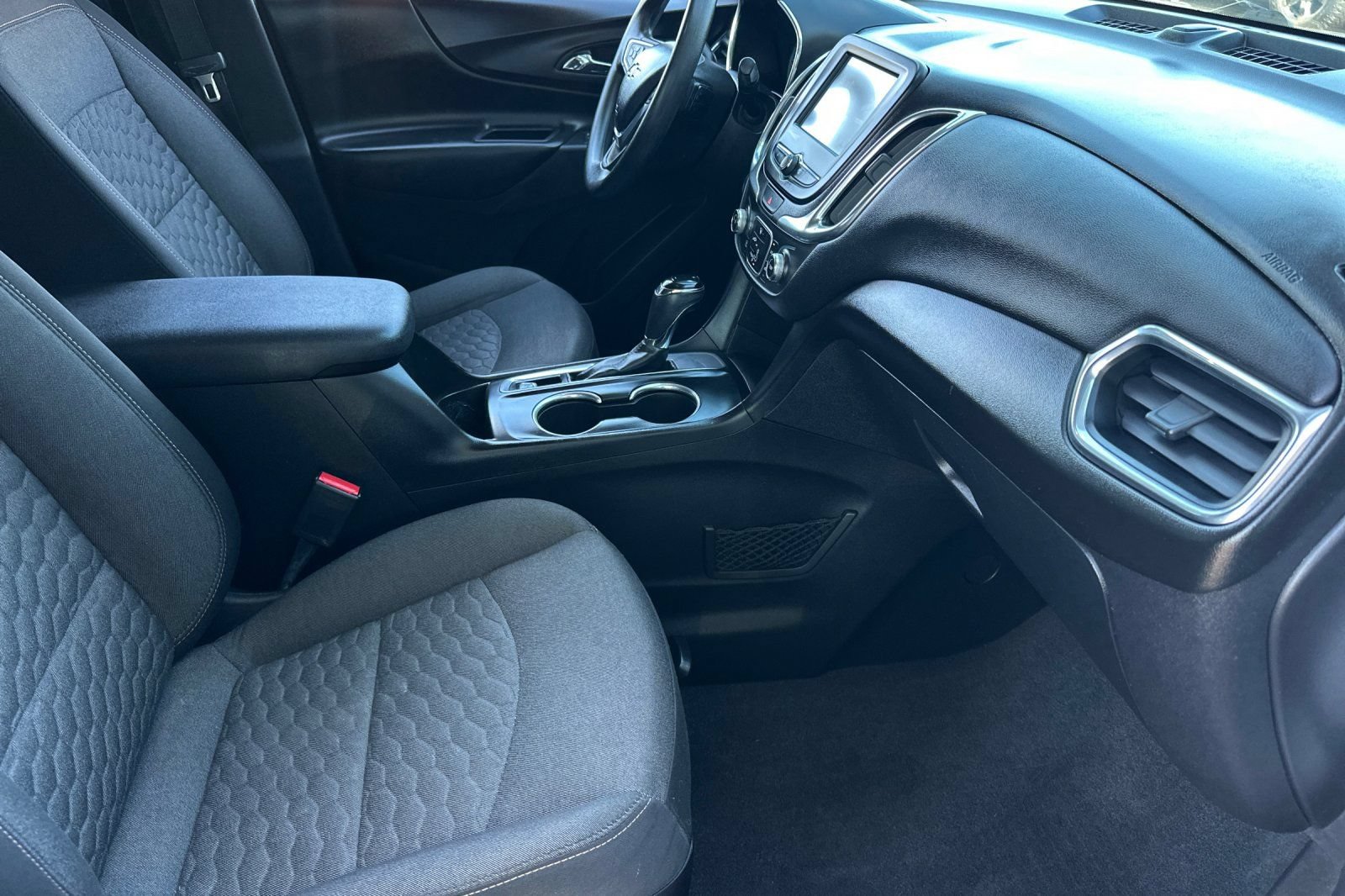 Used 2018 Chevrolet Equinox LT FWD image 16