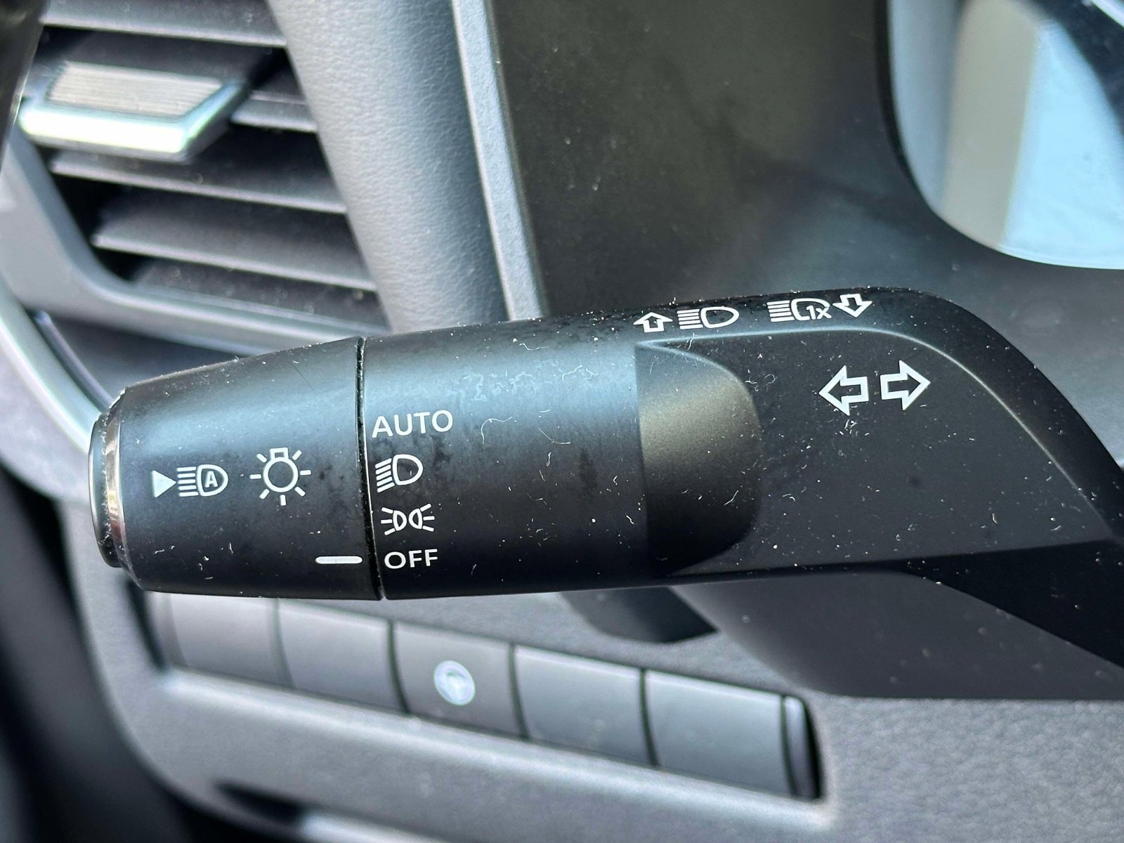 Used 2023 Nissan Rogue SV w/ SV Premium Package AWD/4WD image 25